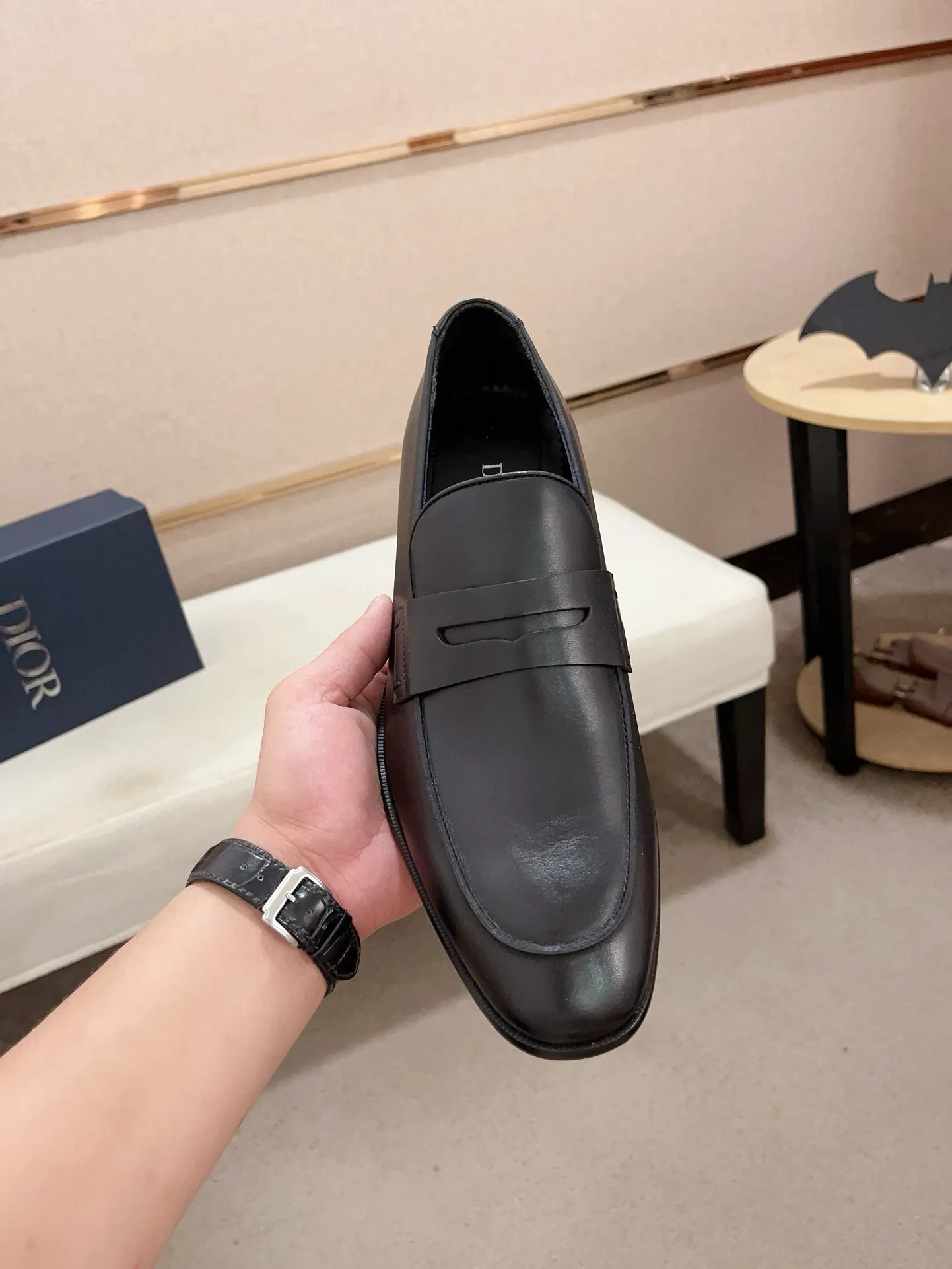 Men's shoes 💰: 540💰 High-end version of Dior Dior's new series. Famous actors and Internet celebrities wear super popular designs. The sculptures of French artist Niki de Saint Phalle are designed as rings. Material: Fabric: Imported original material. Foot: cowhide. Outsole: Rubber outsole. Men's shoe size: 38~44. Can be customized to size 45.